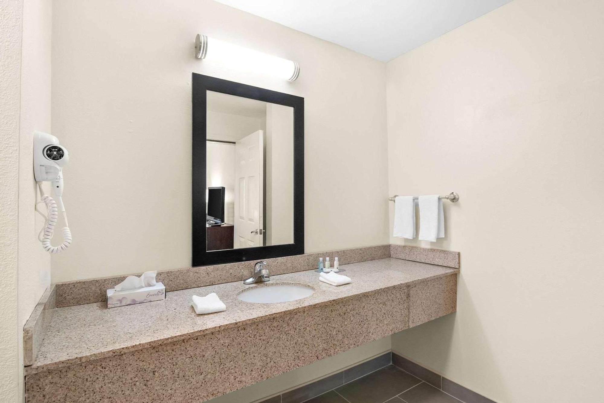 Quality Inn Queensbury Zewnętrze zdjęcie