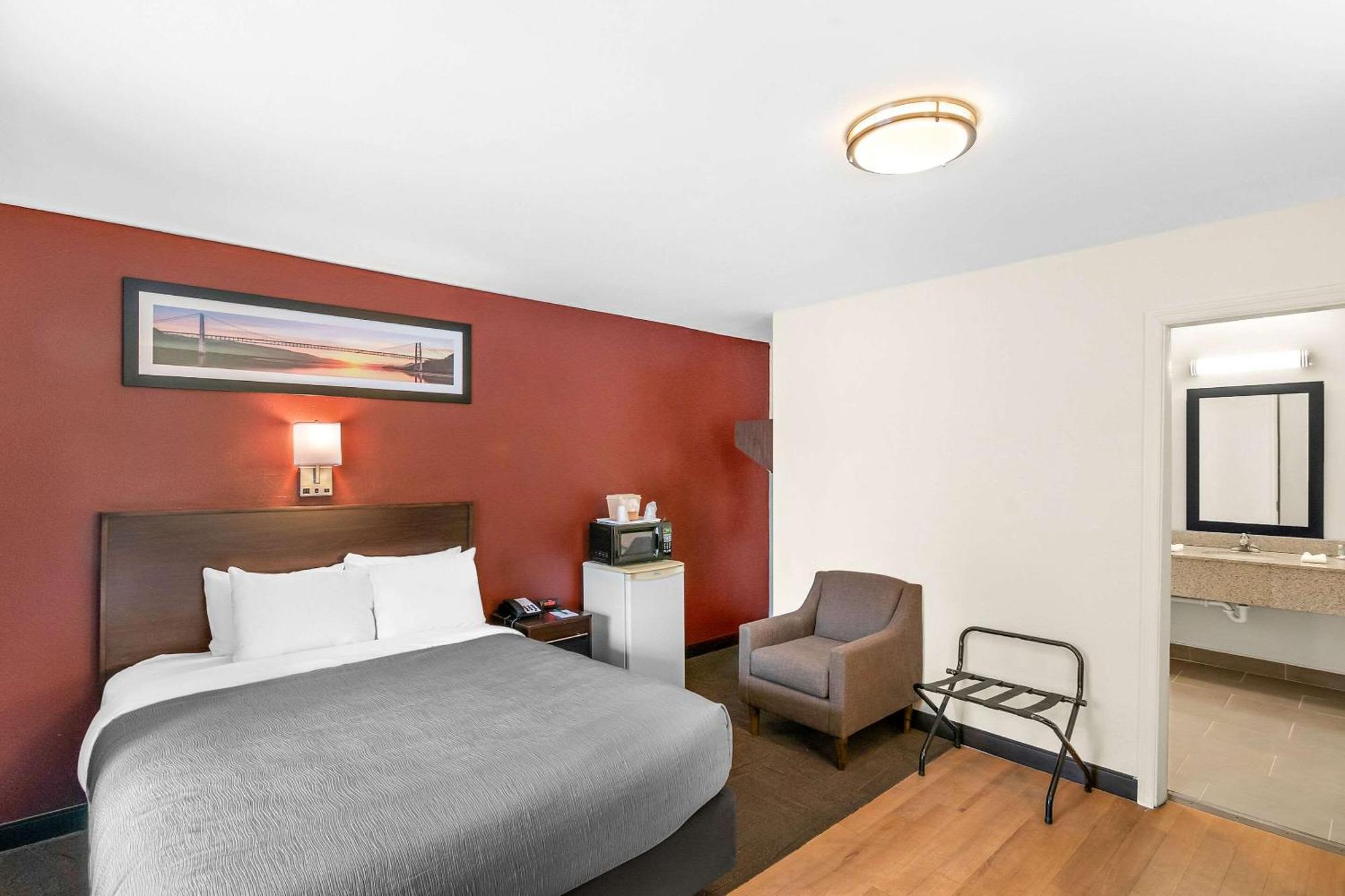 Quality Inn Queensbury Zewnętrze zdjęcie