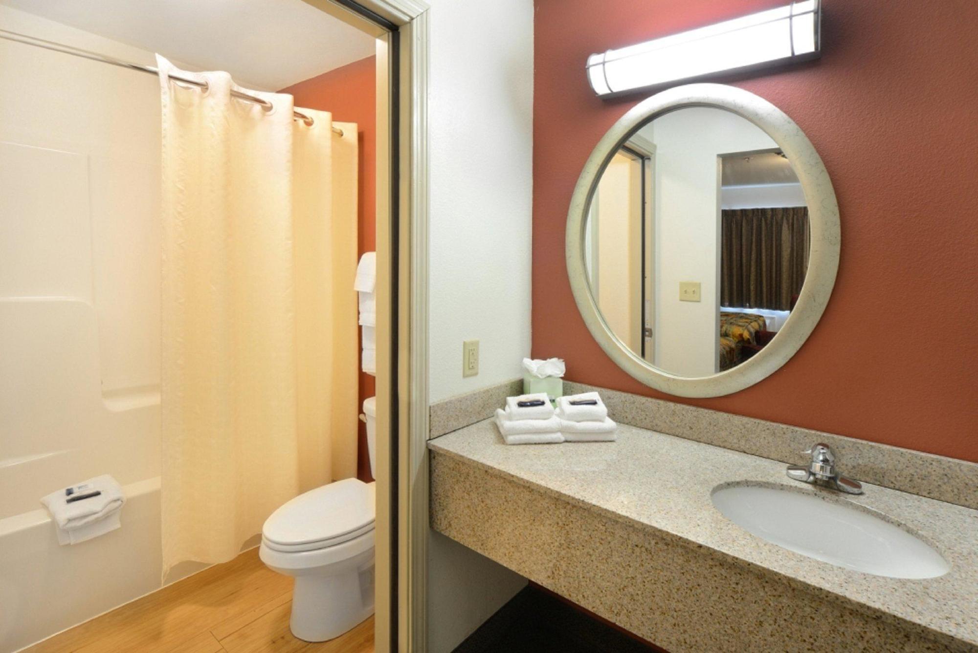 Quality Inn Queensbury Zewnętrze zdjęcie